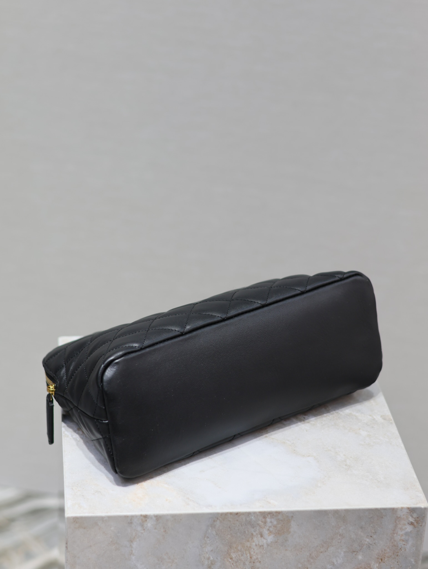 2026サンローラン「SAINT LAURENT LE CASSANDRE ショルダーバッグ