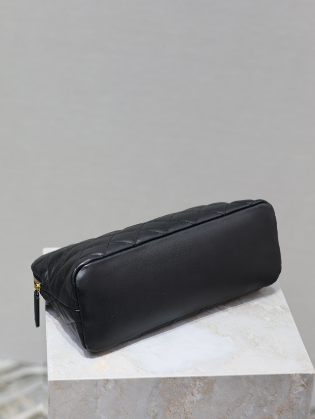 2026サンローラン「SAINT LAURENT LE CASSANDRE ショルダーバッグ