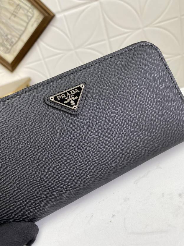 プラダ「PRADA」サフィアーノレザー 財布
