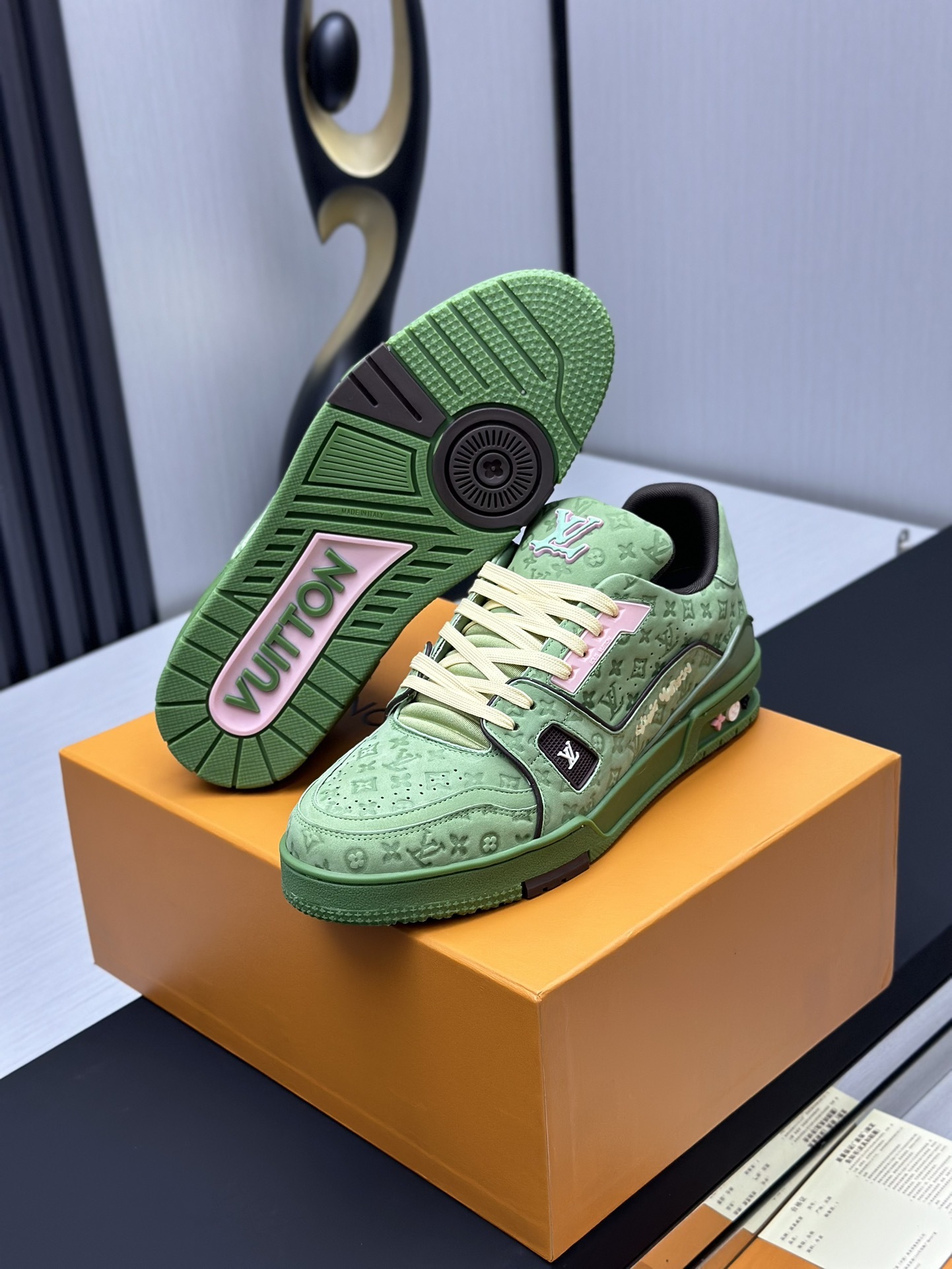 ルイ・ヴィトン「Louis Vuitton」LV トレイナー スニーカー