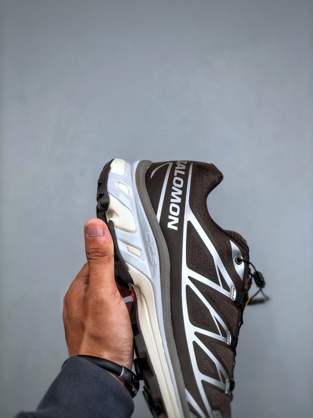 サロモン「SALOMON」XT-6 ユニセックス スポーツスタイルシューズ