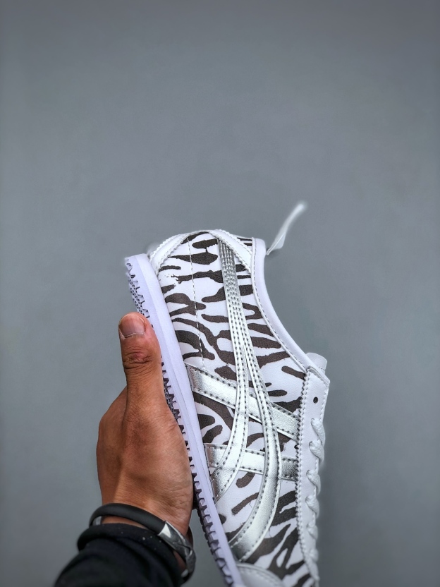 オニツカタイガー「Onitsuka Tiger」MEXICO 66 スリッポン スニーカー