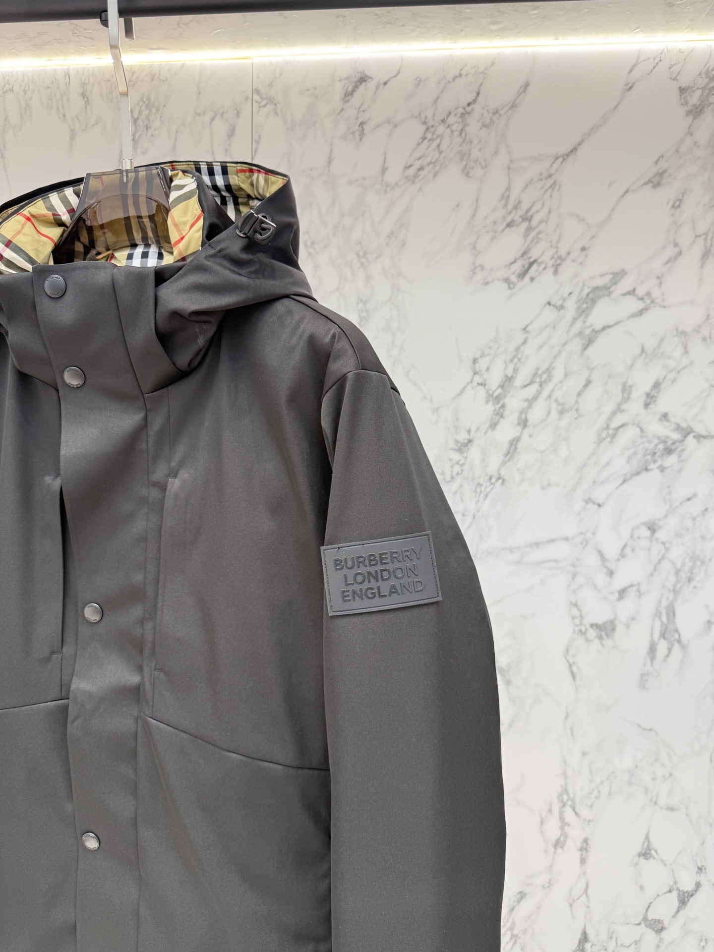 バーバリー「Burberry」秋冬フード付き防寒ダウンジャケット