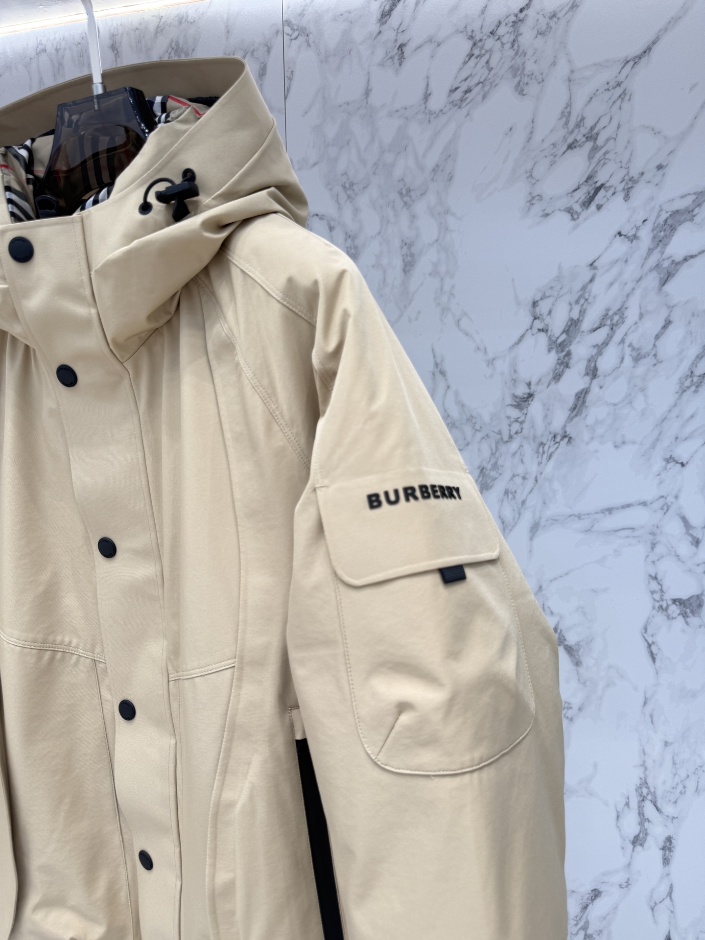 バーバリー「Burberry」スタイリッシュな保温ダウンフード