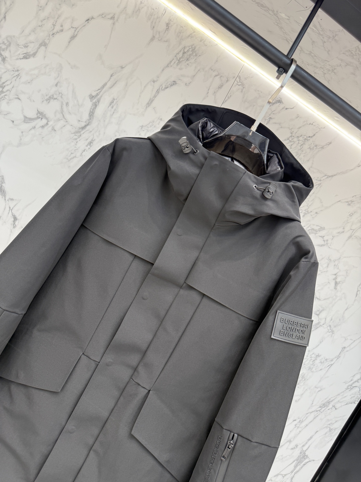 バーバリー「Burberry」秋冬ミドル丈フード付きダウンジャケット