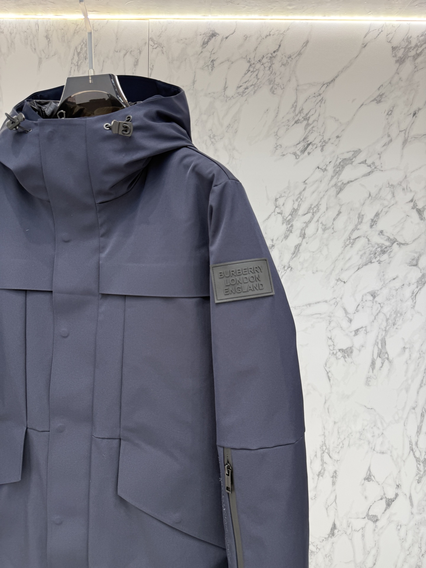 バーバリー「Burberry」秋冬ミドル丈フード付きダウンジャケット