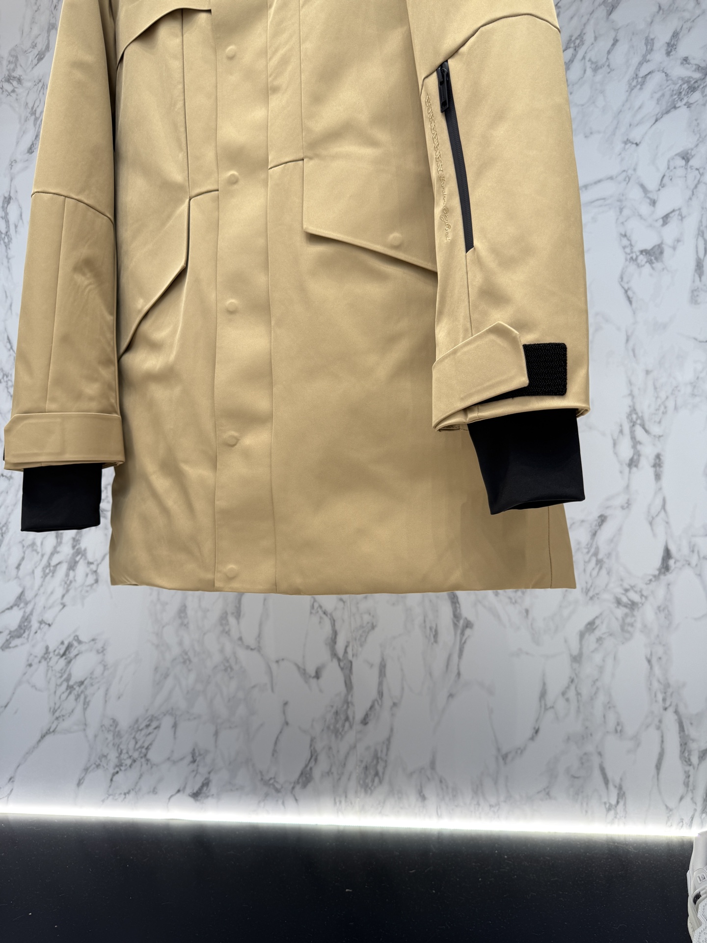 バーバリー「Burberry」秋冬ミドル丈フード付きダウンジャケット