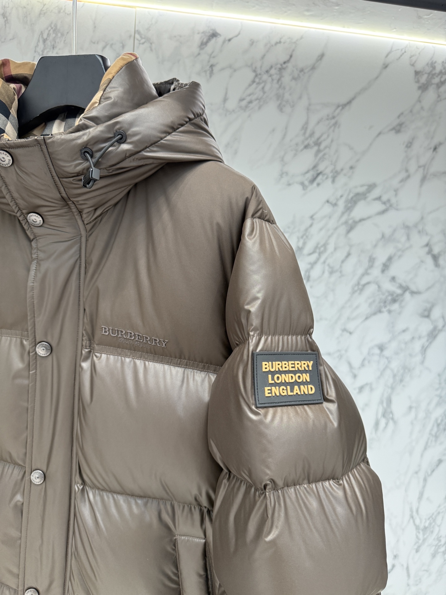 バーバリー「Burberry」秋冬ショート丈防寒ダウンジャケット