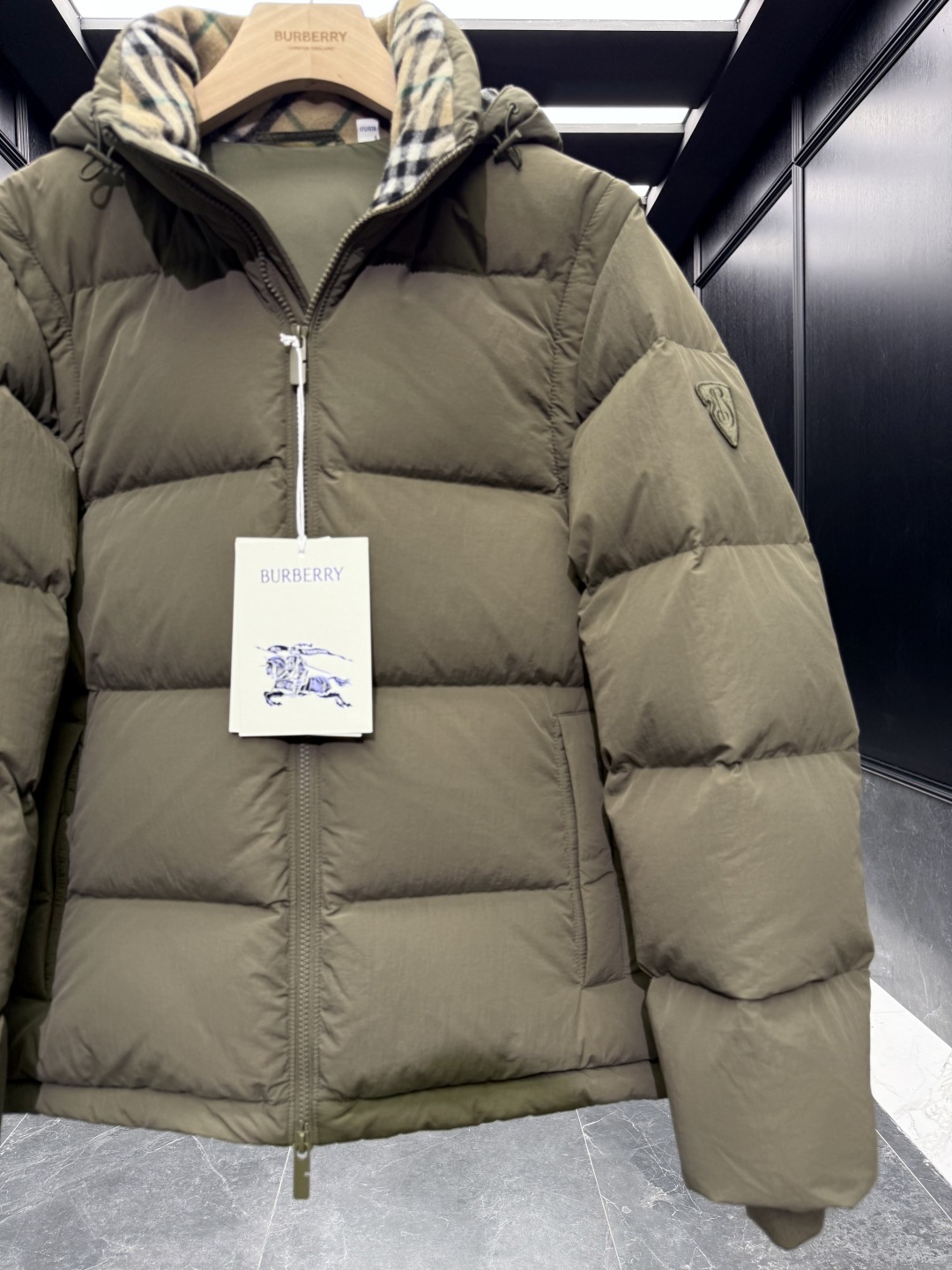 バーバリー「Burberry」秋冬着脱式袖＆フード付きダウンジャケット【超おすすめ】