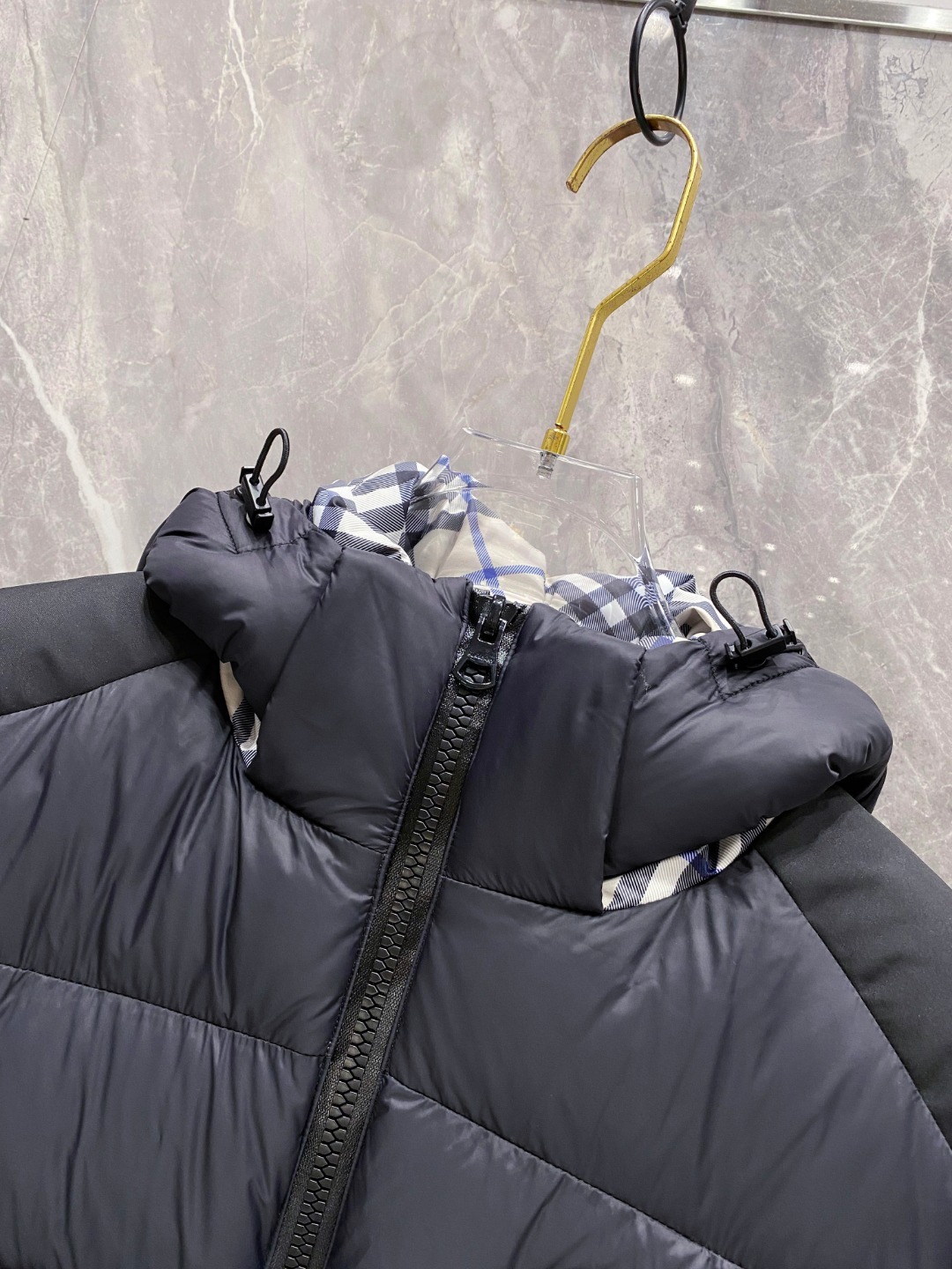 バーバリー「Burberry」秋冬着脱式袖＆フード付きダウンジャケット