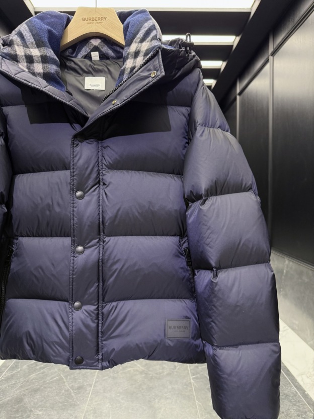 バーバリー「Burberry」クラシックウールチェックカラーナイロンダウンジャケット