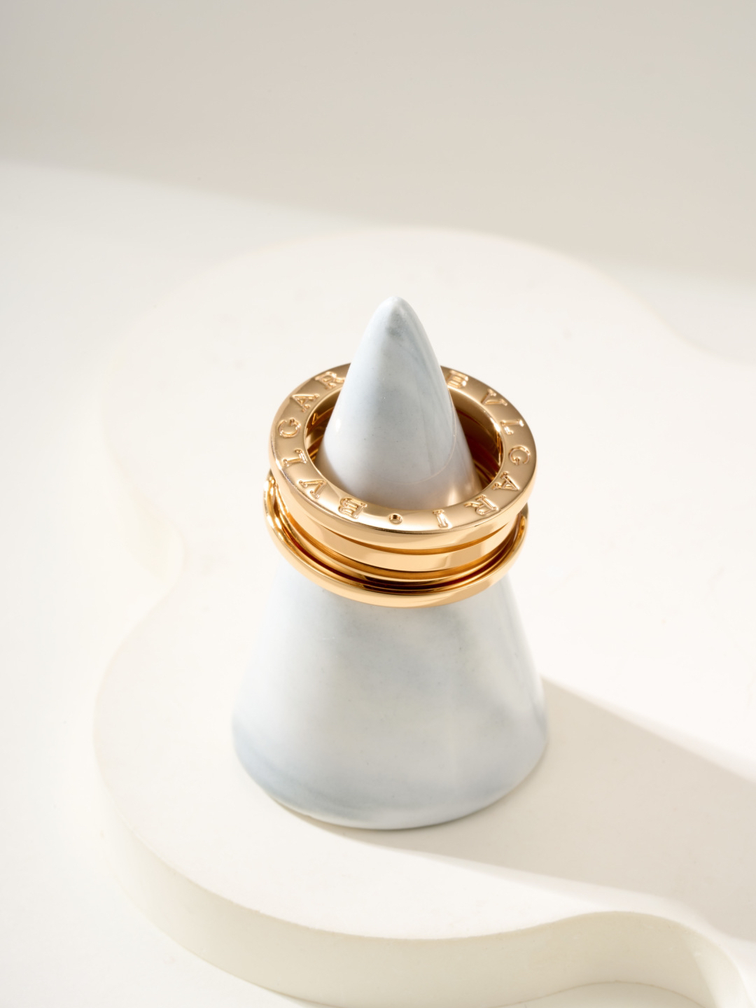 ブルガリ「Bvlgari」エレガントなリングコレクション