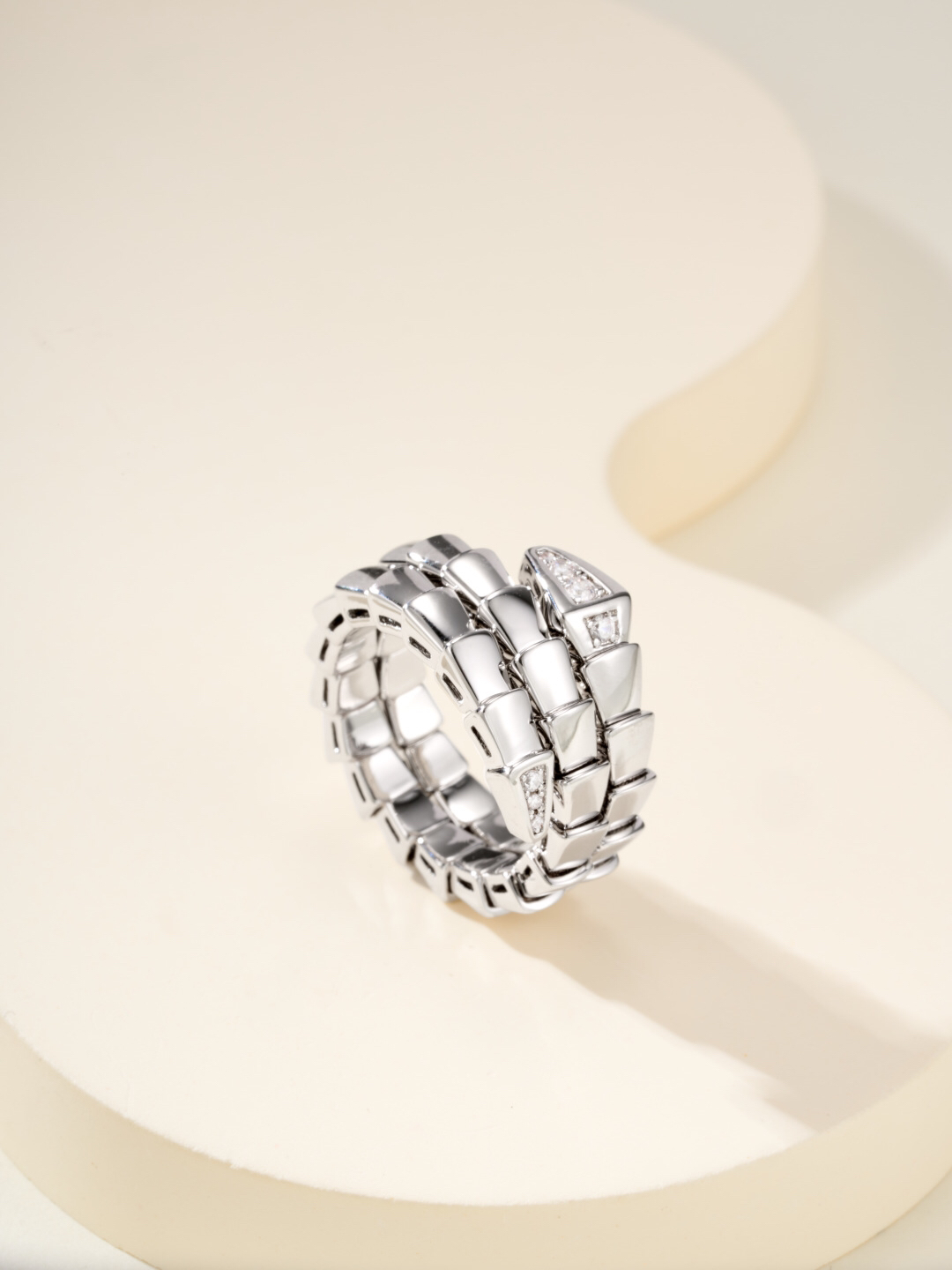 ブルガリ「Bvlgari」エレガントなリングコレクション