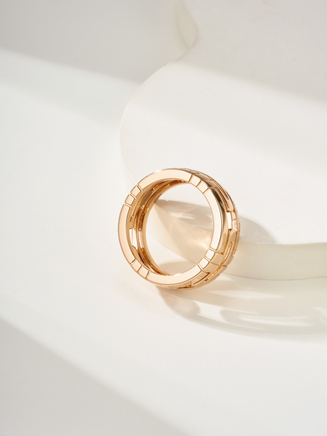 ブルガリ「Bvlgari」エレガントなリングコレクション