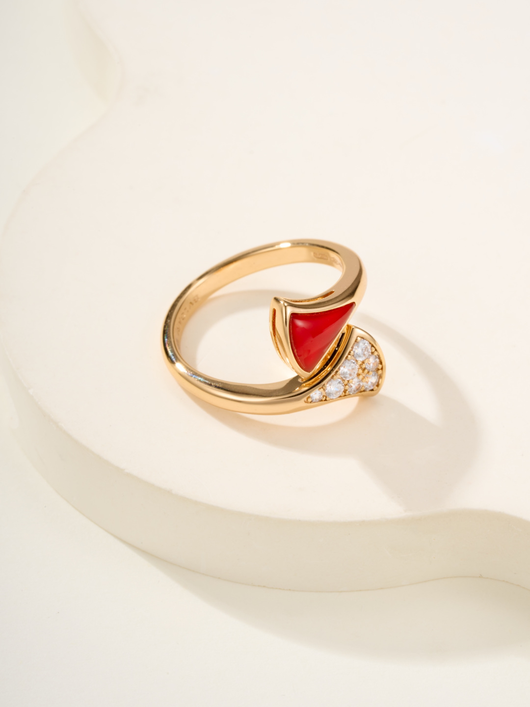 ブルガリ「Bvlgari」エレガントなリングコレクション