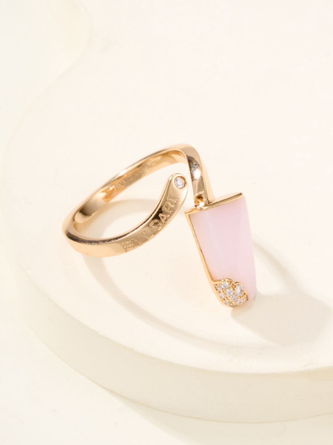 ブルガリ「Bvlgari」Gelati エレガントなリングコレクション