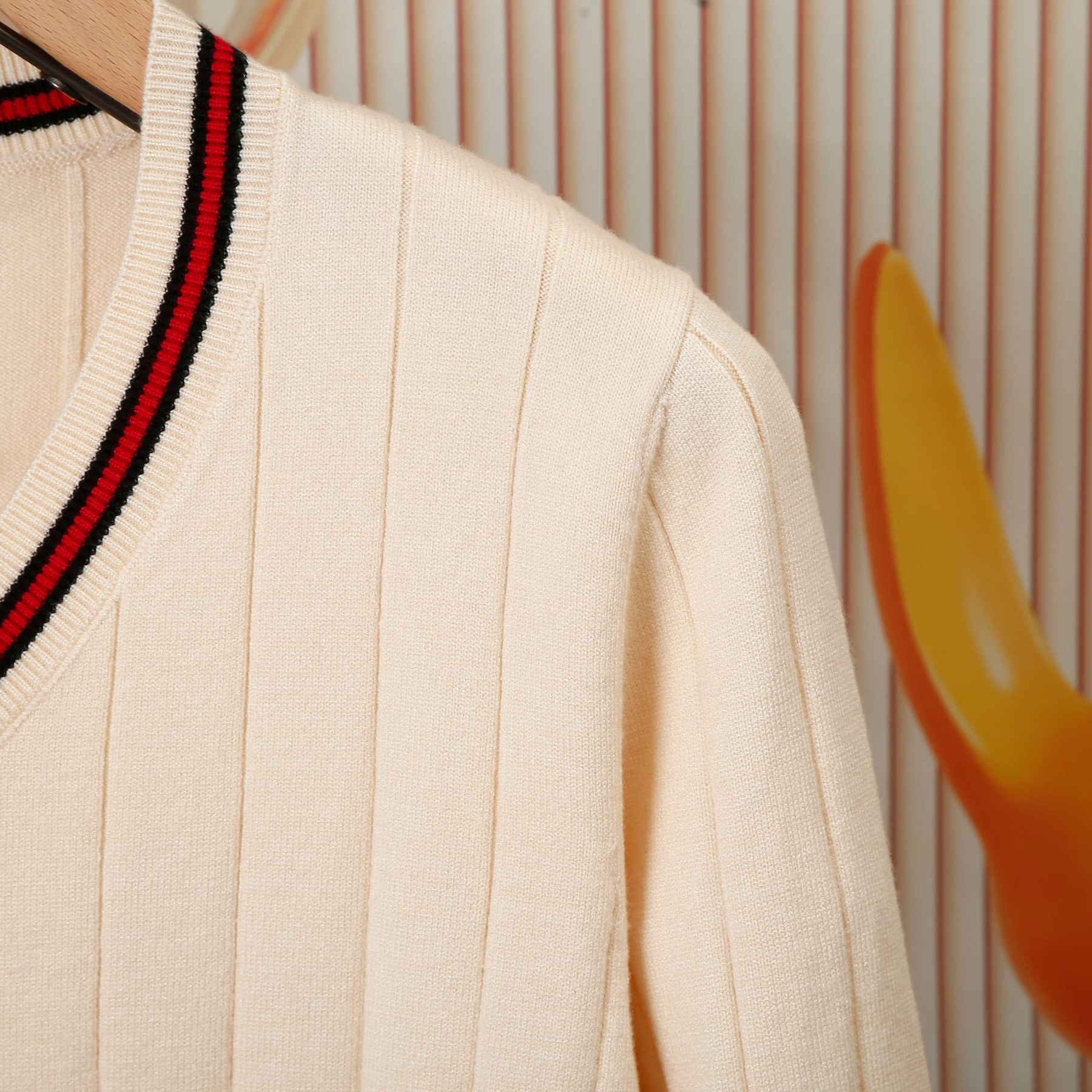 グッチ「Gucci」秋冬リブ編みグラデーションVネックニットセーター