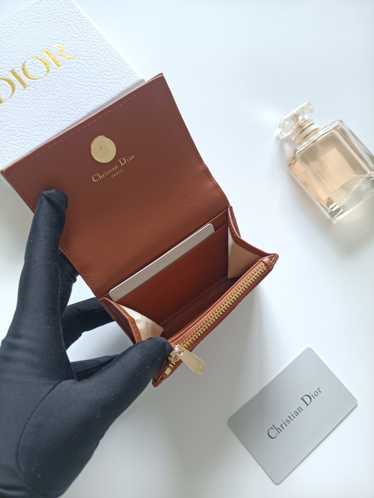 ディオール「Dior」ディオール 30 モンテーニュ グリシン ウォレット / コンパクトウォレット