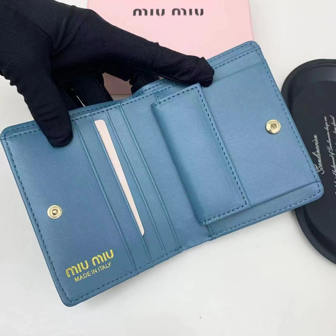 ミュウミュウ「Miu Miu」ミュウミュウ カーフスキン コンパクトウォレット 5238 / 二つ折り財布
