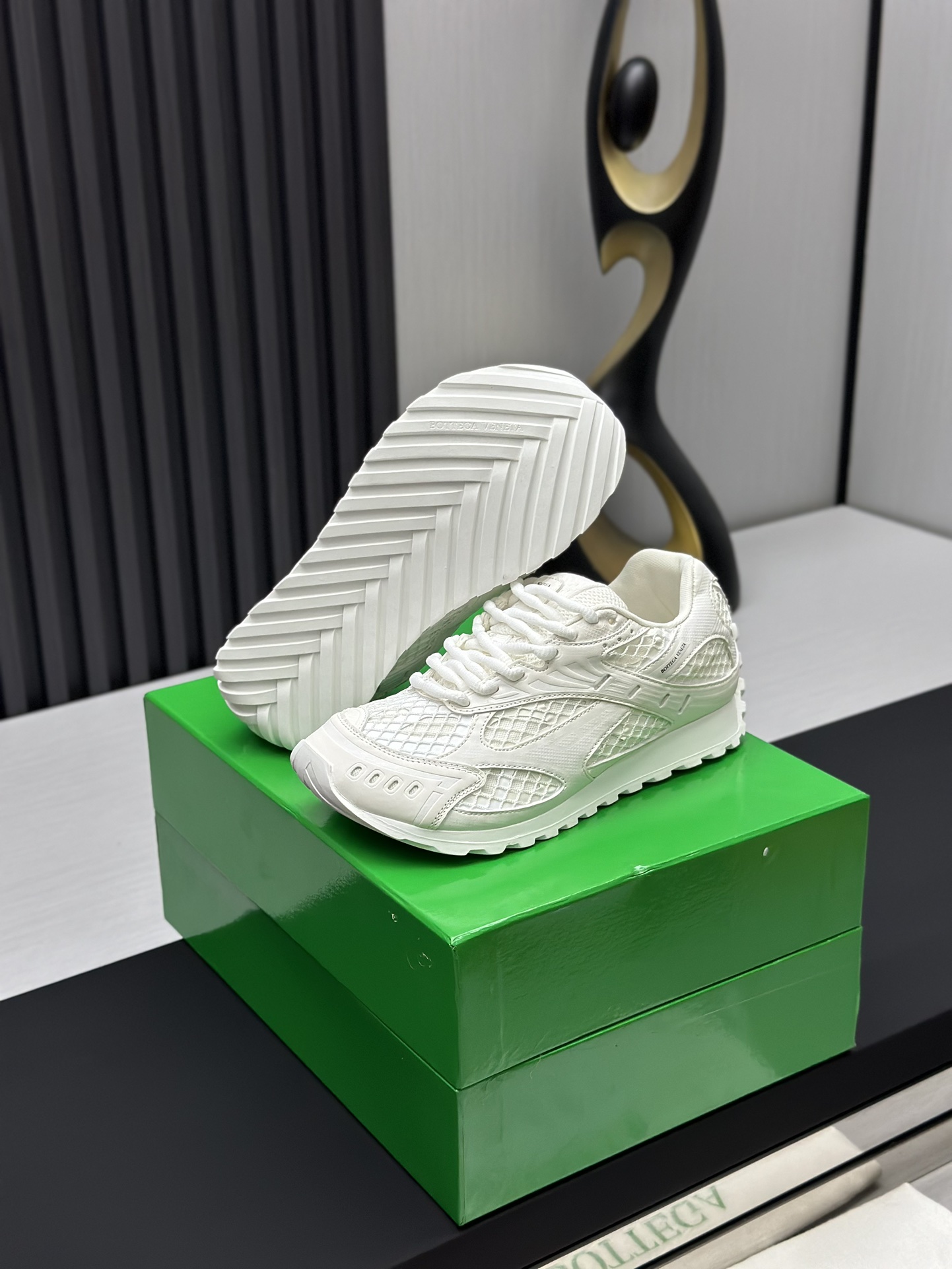 ボッテガ・ヴェネタ「Bottega Veneta」ボッテガ・ヴェネタ オービット スニーカー / ユニセックススポーツシューズ