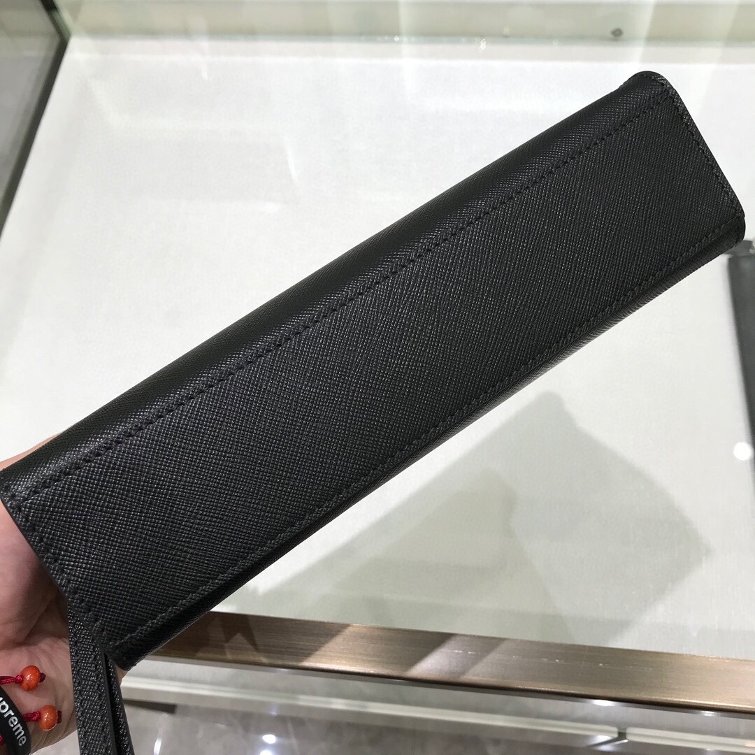 プラダ「Prada」メンズクラッチバッグ 2NE007 レザーアクセサリー