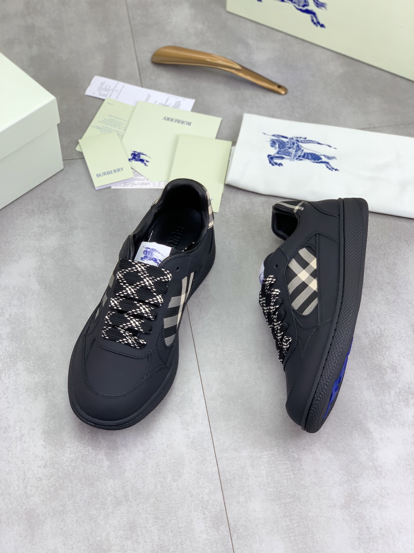 バーバリー「Burberry」バーバリー テラス スニーカー / レザースニーカー