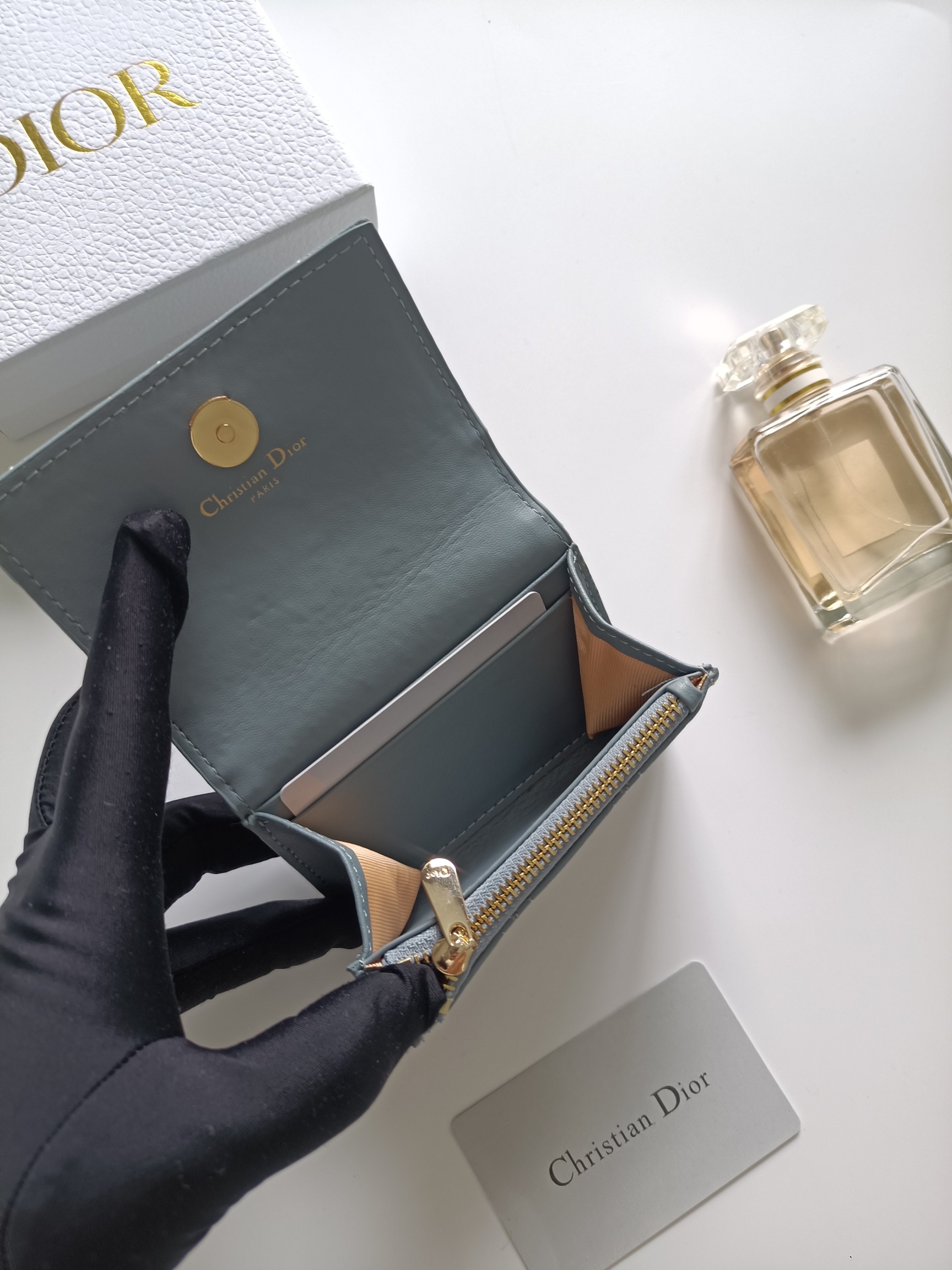 ディオール「Dior」ディオール 30 モンテーニュ グリシン ウォレット / コンパクトウォレット
