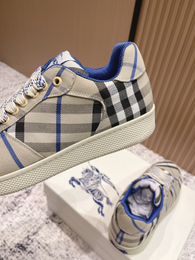 バーバリー「Burberry」バーバリー ボックス スニーカー / プレミアムレザースニーカー