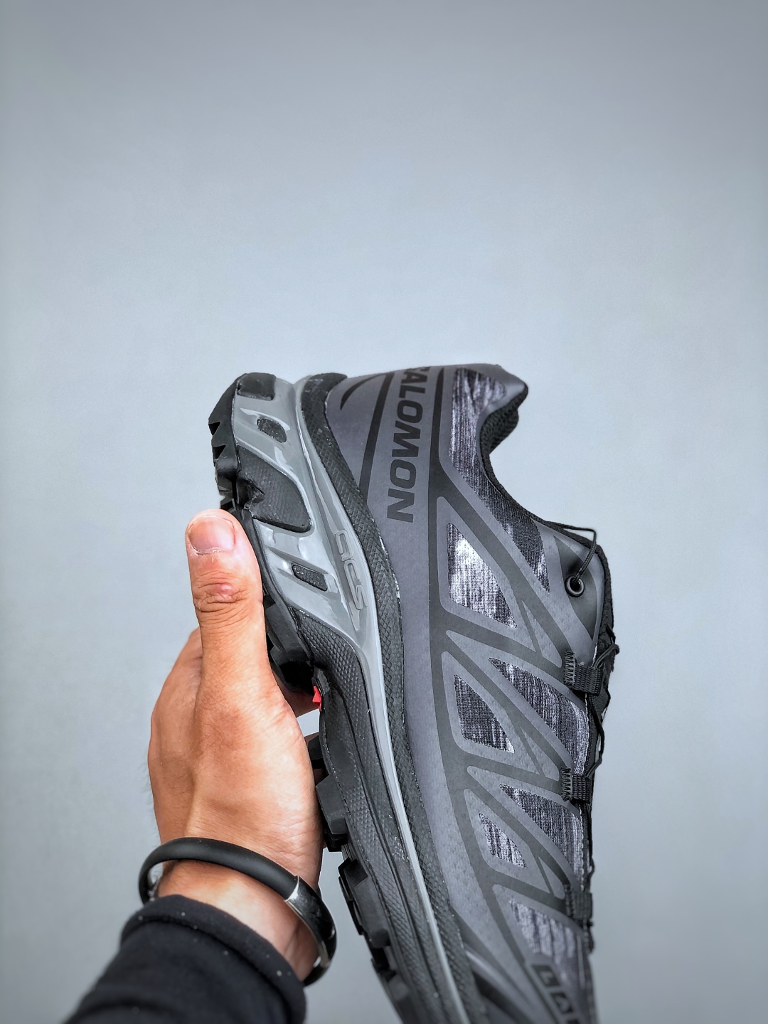 サロモン「SALOMON」XT-6 ユニセックス スポーツスタイルシューズ