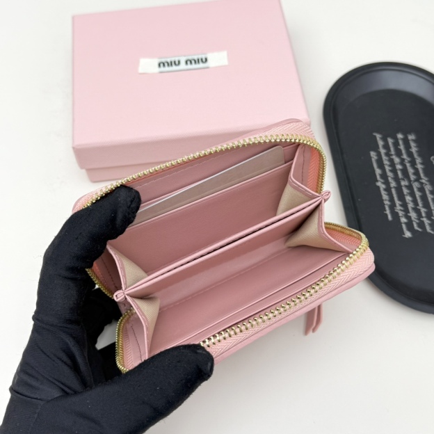 ミュウミュウ「Miu Miu」ミュウミュウ マテラッセ ラムスキン カードケース 793 / カードホルダー