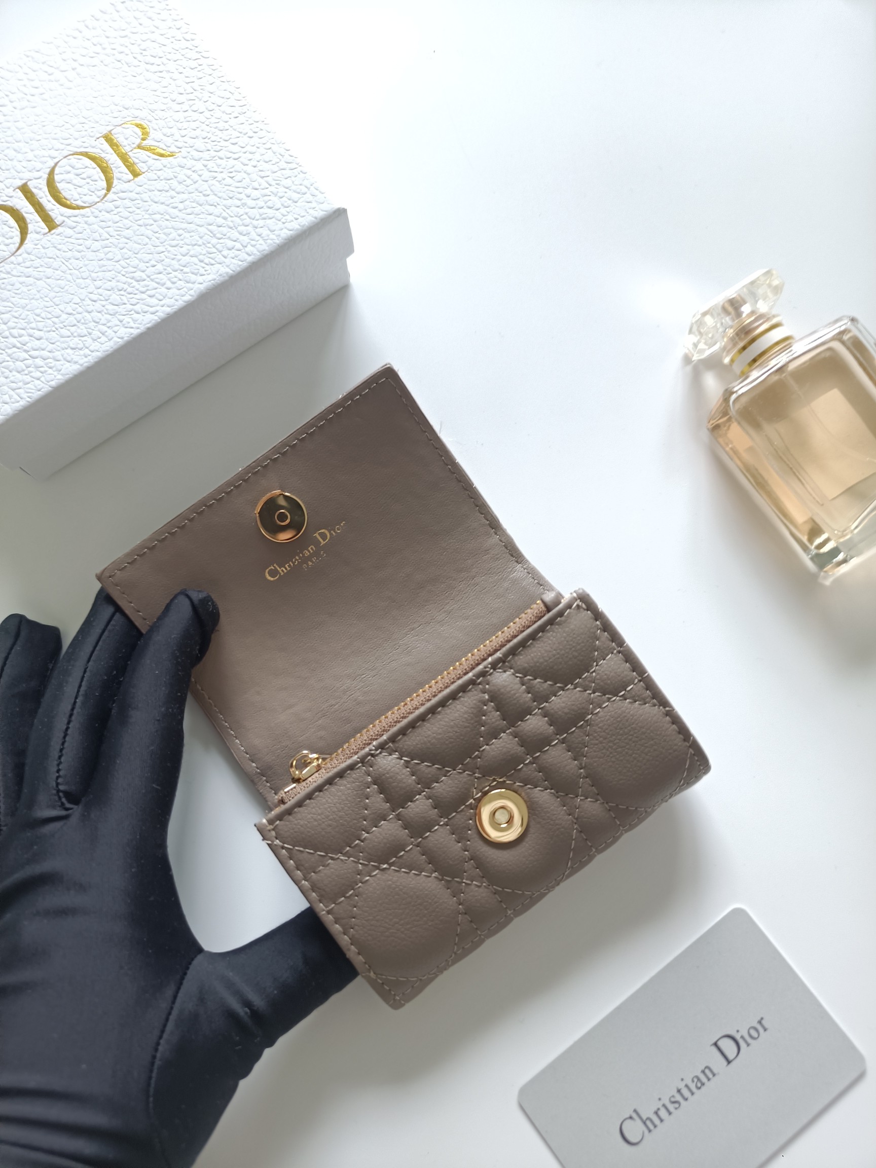 ディオール「Dior」ディオール 30 モンテーニュ グリシン ウォレット / コンパクトウォレット