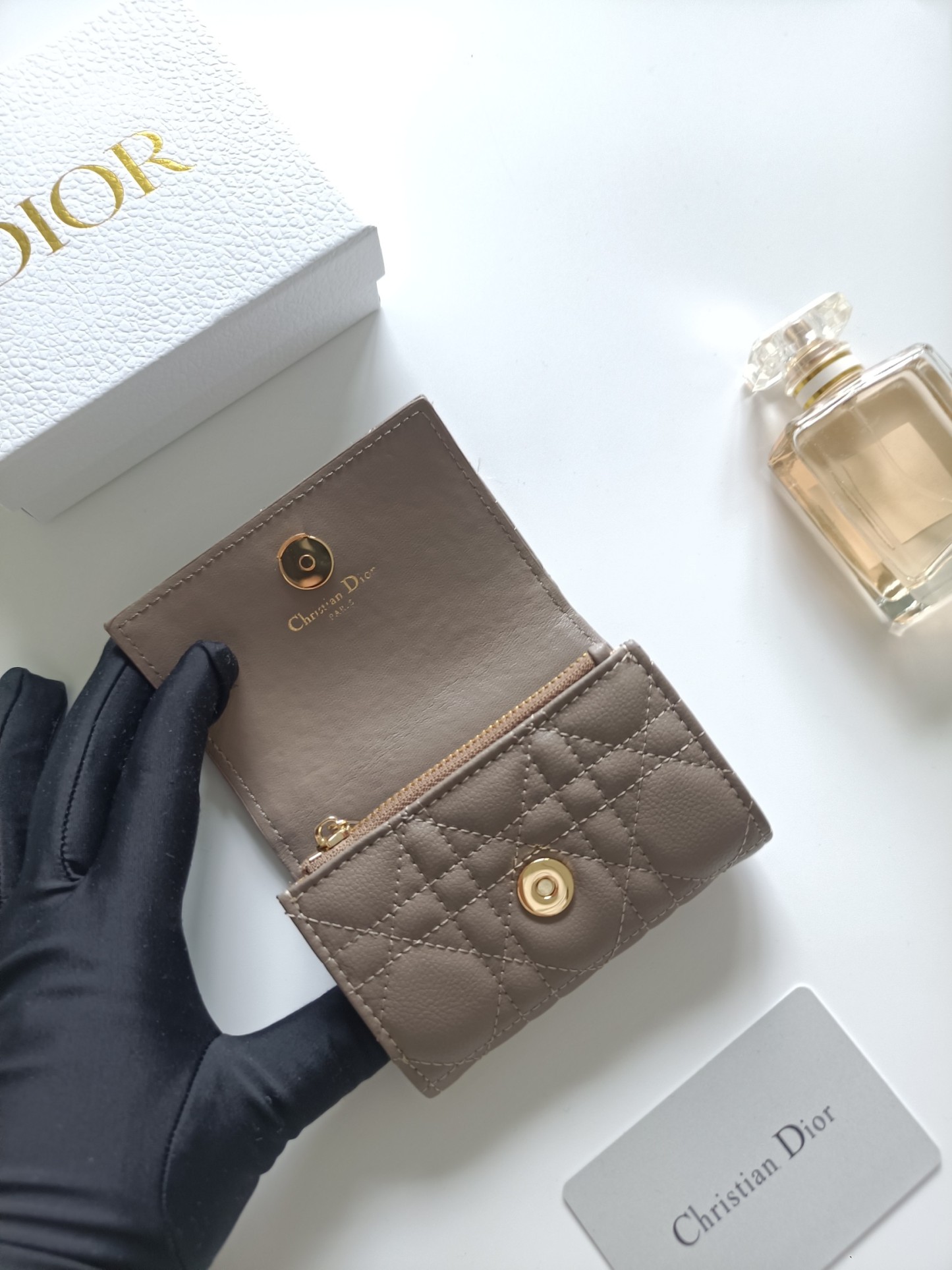 ディオール「Dior」ディオール 30 モンテーニュ グリシン ウォレット / コンパクトウォレット