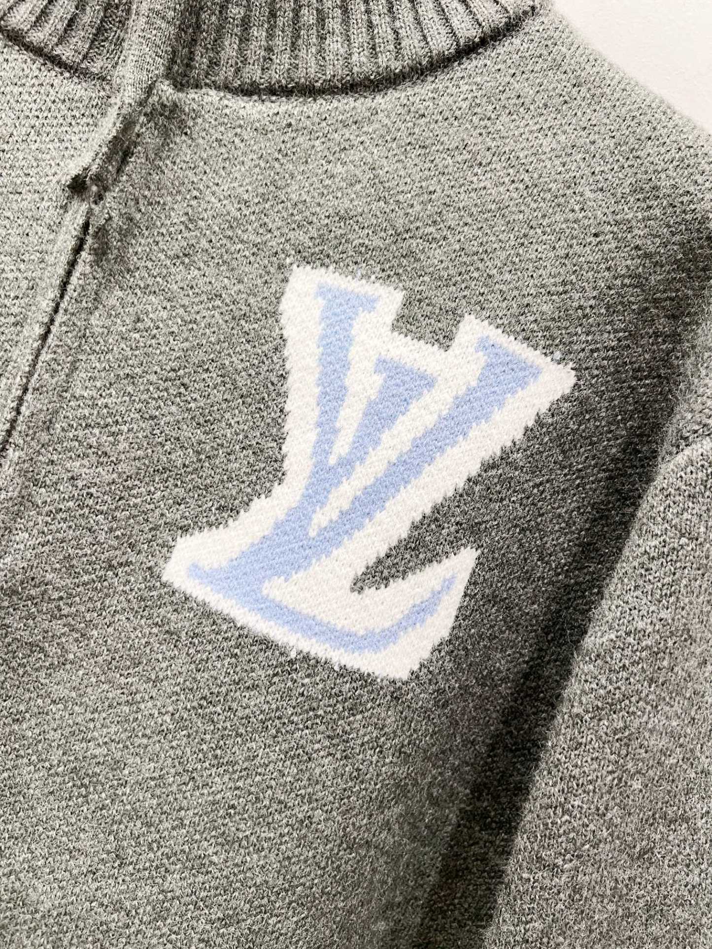 ルイ・ヴィトン「Louis Vuitton」クラシックジャージー編みウールプルオーバータートルネックセーター