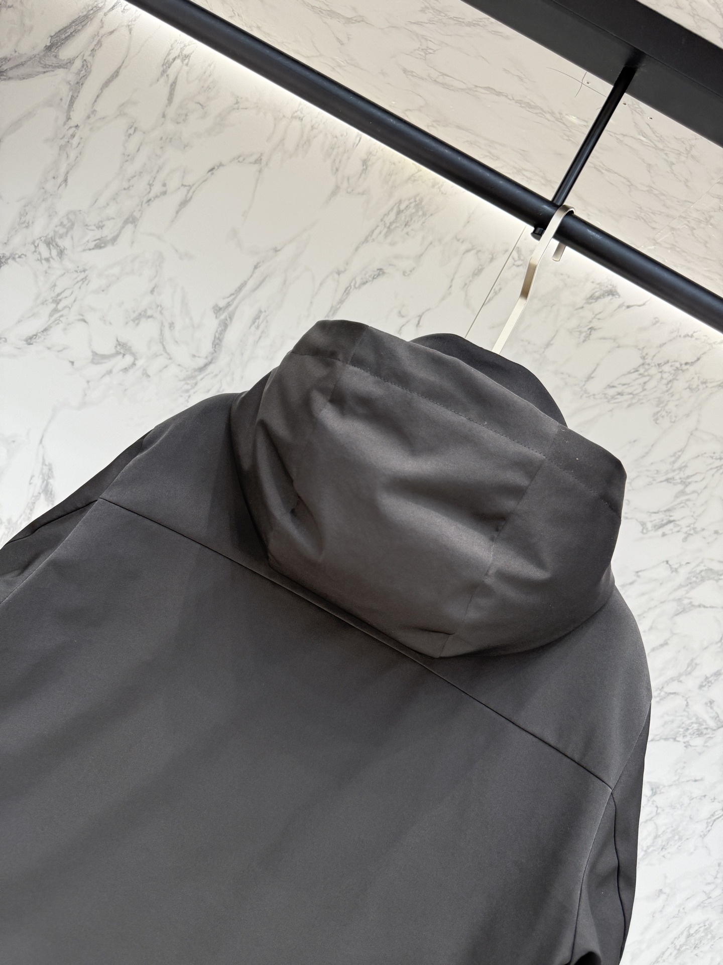 バーバリー「Burberry」秋冬フード付き防寒ダウンジャケット