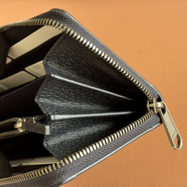 グッチ「Gucci」Ophidiaシリーズジッパーウォレット