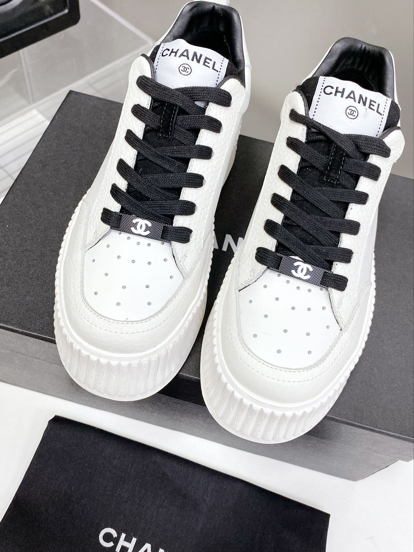 シャネル［Chanel］  2023SS パンダカラー スニーカー