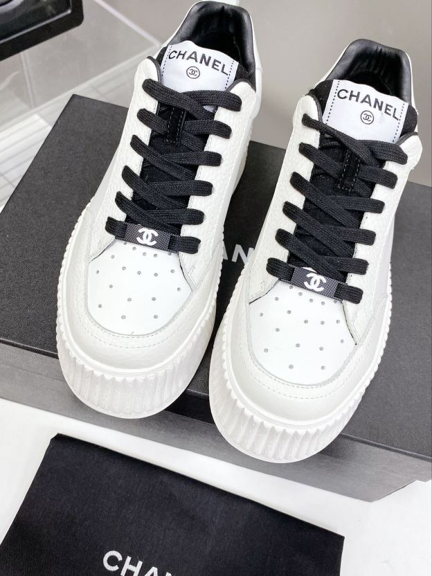 シャネル［Chanel］  2023SS パンダカラー スニーカー