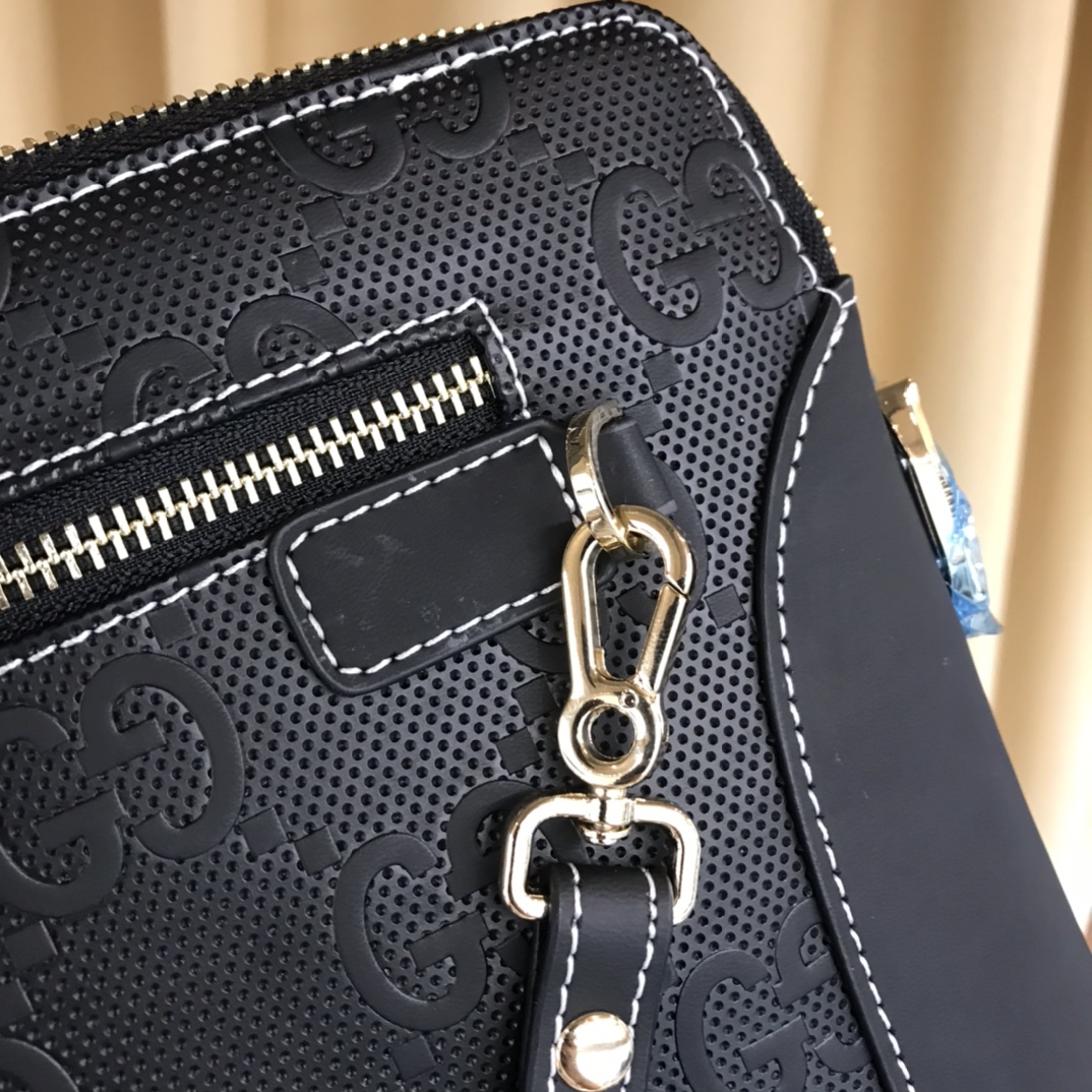 グッチ「Gucci」プレミアム ロック付き レザー ポシェット