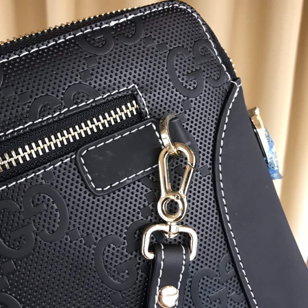 グッチ「Gucci」プレミアム ロック付き レザー ポシェット