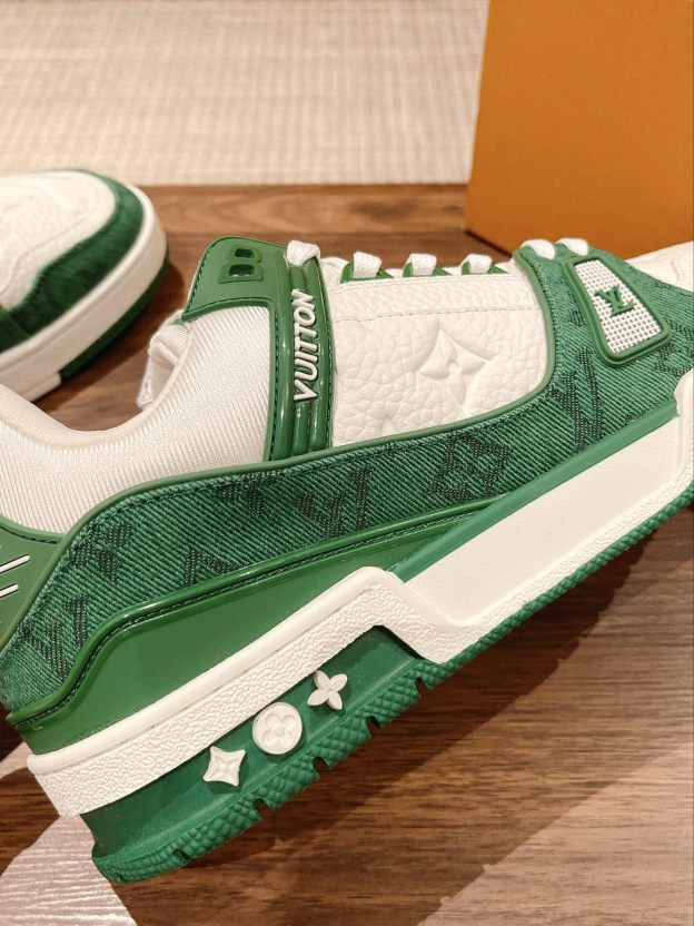 「コラボモデル」Louis Vuitton x Trainerスニーカー