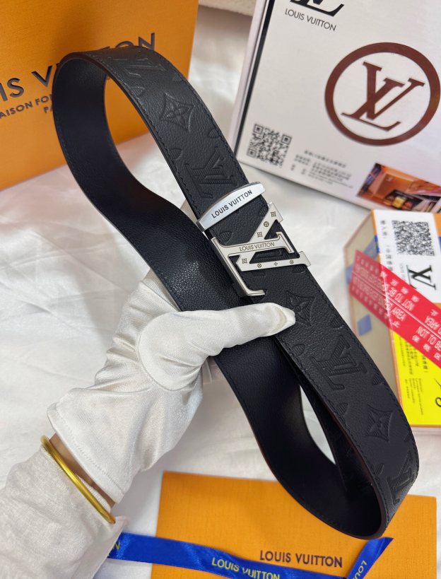 ルイ・ヴィトン「Louis Vuitton」モノグラム エンボス レザー リバーシブル ベルト100CM