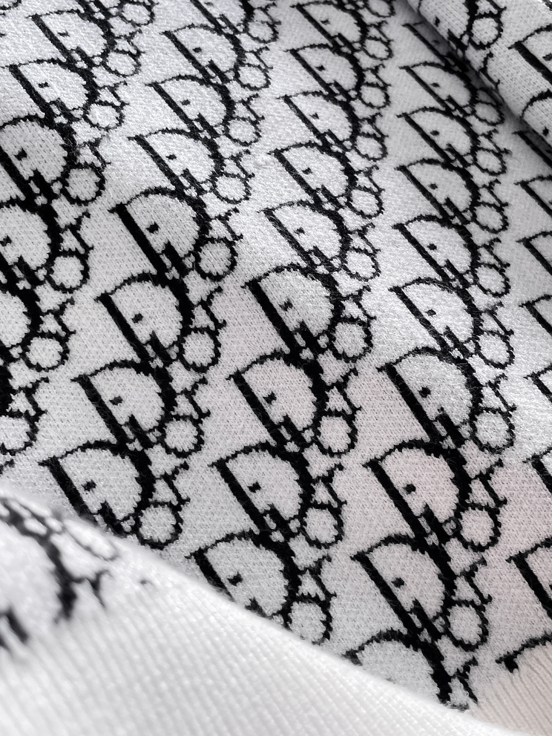 ディオール「Dior」秋冬新作ニットクルーネックセーター