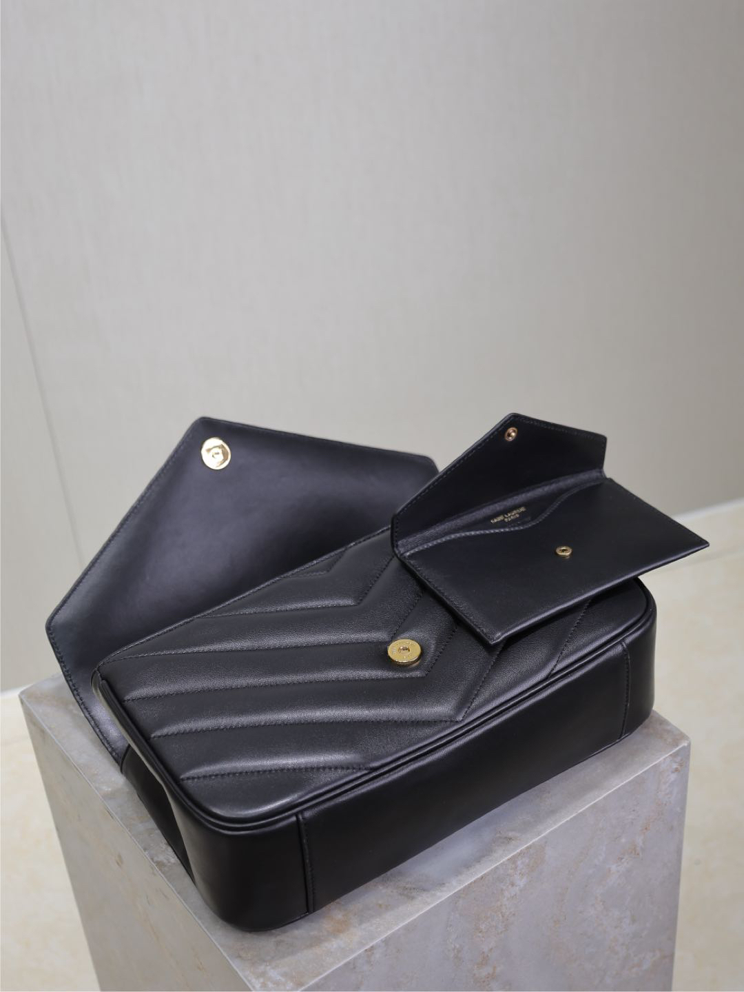 2026サンローラン「Saint Laurent LOULOU ミディアム マトラッセラムスキン ショルダーバッグ