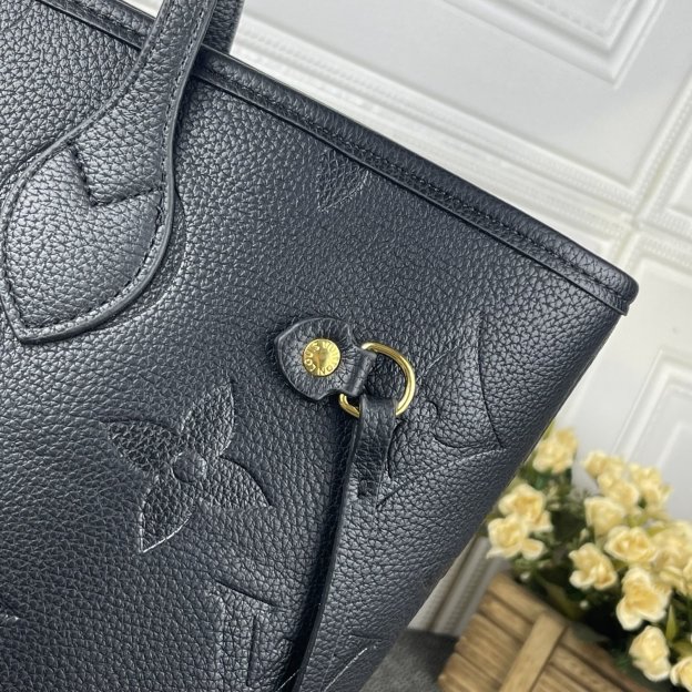 ルイ・ヴィトン「Louis Vuitton」ルイ・ヴィトン ネバーフル MM エンボスレザー / トートバッグ