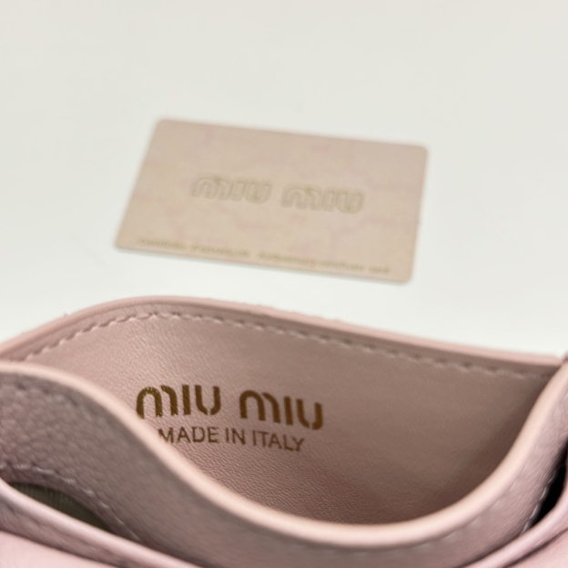 ミュウミュウ「Miu Miu」ミュウミュウ カーフスキン マルチウォレット 5237 / コンパクトウォレット