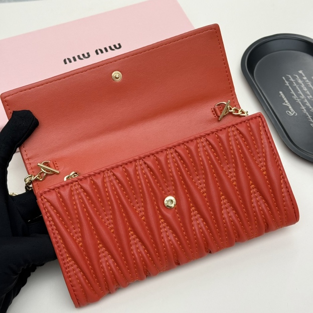 ミュウミュウ「Miu Miu」ミュウミュウ マテラッセ ラムスキン コンパクトウォレット 9886 / 二つ折り財布