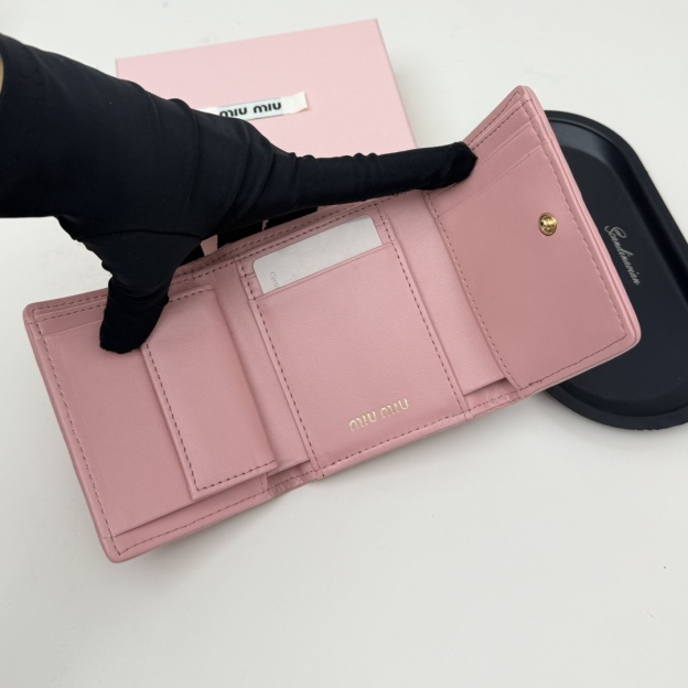 ミュウミュウ「Miu Miu」ミュウミュウ マテラッセ ラムスキン コンパクトバッグ 791 / ショルダーバッグ