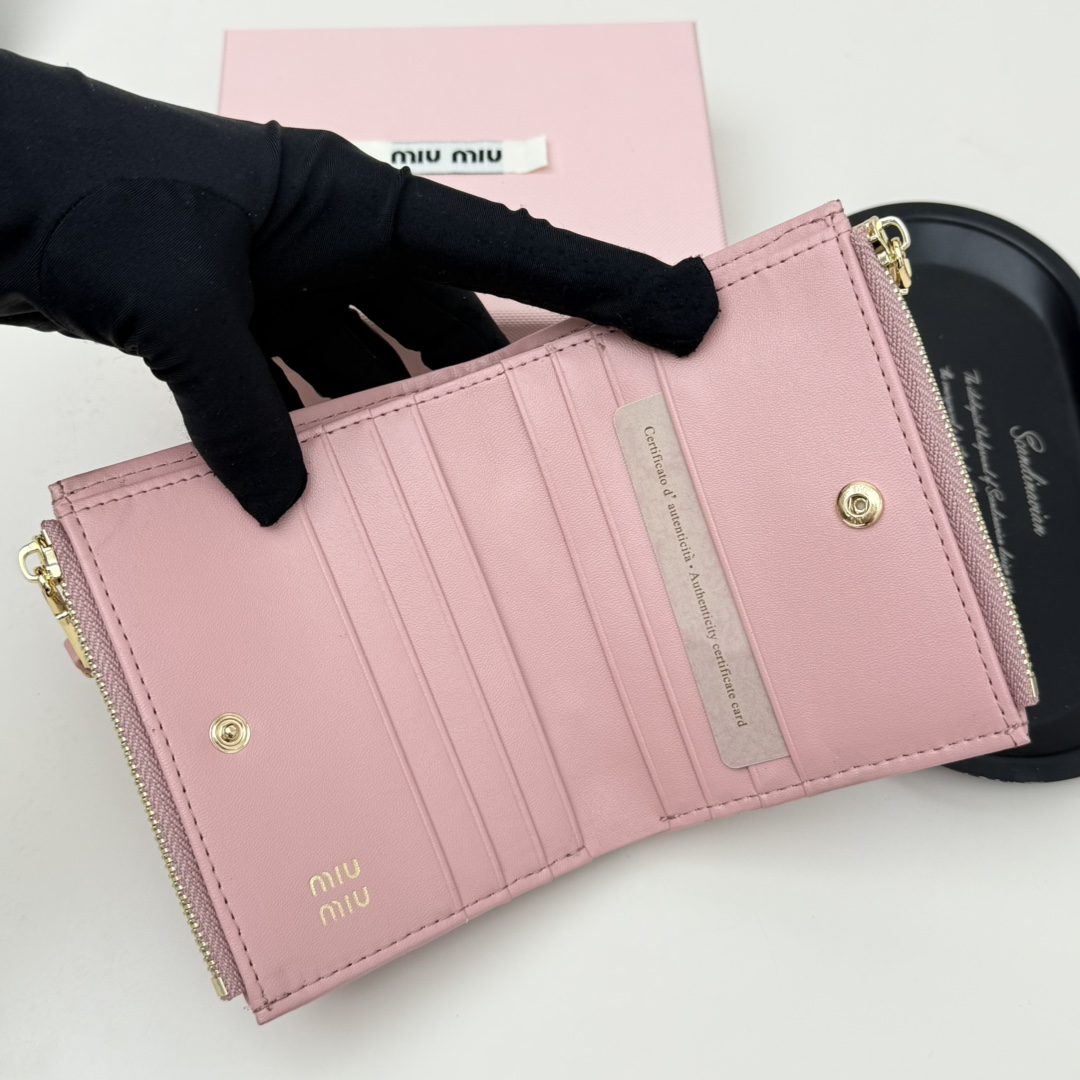 ミュウミュウ「Miu Miu」ミュウミュウ マテラッセ ラムスキン コンパクトバッグ 790 / ショルダーバッグ