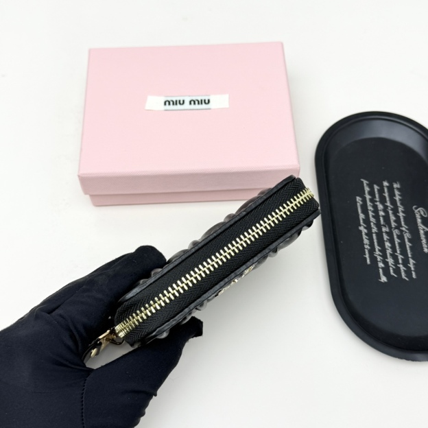 ミュウミュウ「Miu Miu」ミュウミュウ マテラッセ ラムスキン カードケース 793 / カードホルダー