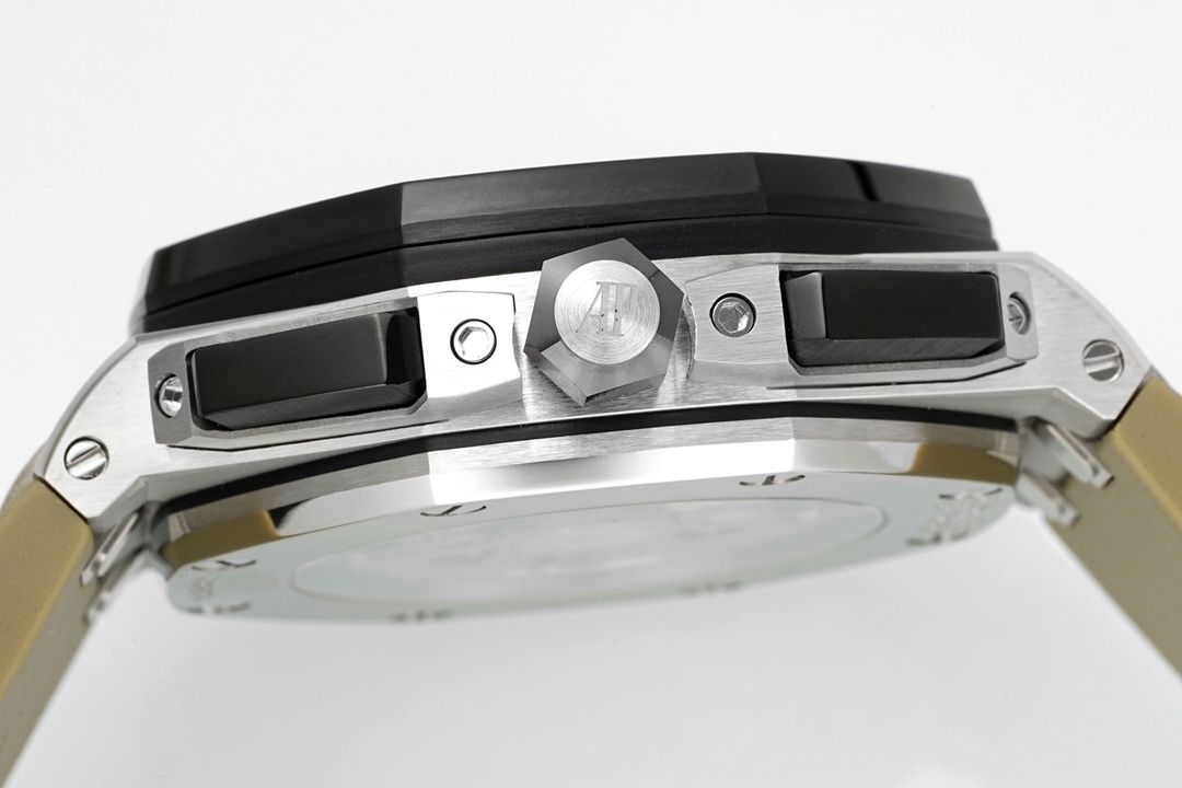 オーデマ ピゲ「Audemars Piguet」ロイヤルオークオフショア クロノグラフ 自動巻き 腕時計 43mm